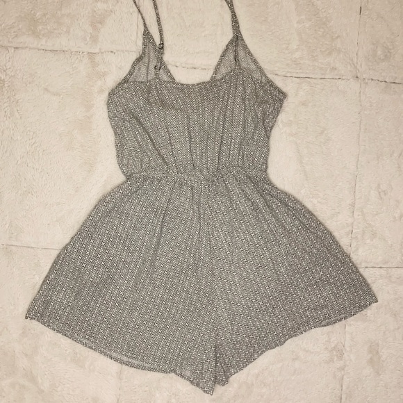 Grey and White H&M Patterned Romper - Picture 2 of 5
